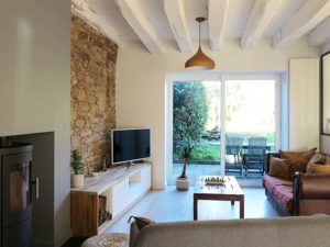 Rénovation intérieure d'un salon de corps de ferme à Saint Herblain par Backhome-agencearchitectureinterieure